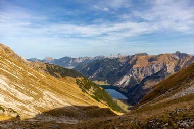 Oberstdorf-Bavyera yakınlarındaki Allgu 'da küçük bir sonbahar yürüyüşü - Almanya