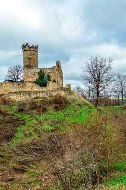 Thüringen Havzası 'ndaki güzel Drei Gleichen' in etrafında kısa bir yürüyüş - Drei Gleichen - Almanya
