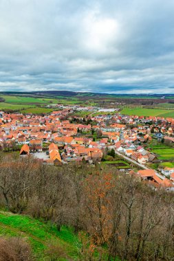 Thüringen Havzası 'ndaki güzel Drei Gleichen' in etrafında kısa bir yürüyüş - Drei Gleichen - Almanya