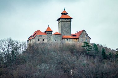 Thüringen Havzası 'ndaki güzel Drei Gleichen' in etrafında kısa bir yürüyüş - Drei Gleichen - Almanya