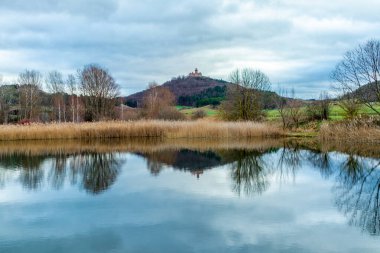 Thüringen Havzası 'ndaki güzel Drei Gleichen' in etrafında kısa bir yürüyüş - Drei Gleichen - Almanya