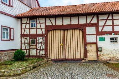 Thüringen Havzası 'ndaki güzel Drei Gleichen' in etrafında kısa bir yürüyüş - Drei Gleichen - Almanya