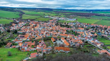 Thüringen Havzası 'ndaki güzel Drei Gleichen' in etrafında kısa bir yürüyüş - Drei Gleichen - Almanya