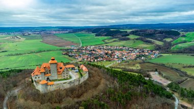 Thüringen Havzası 'ndaki güzel Drei Gleichen' in etrafında kısa bir yürüyüş - Drei Gleichen - Almanya