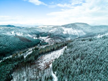 Thüringen Ormanı 'nın tepelerindeki güzel kış manzarası Floh-Seligenthal - Thüringen - Almanya