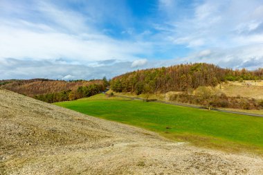 Bernshausen & Urnshausen - Thüringen arasındaki güzel Vorderrhn 'de bahar yürüyüşü