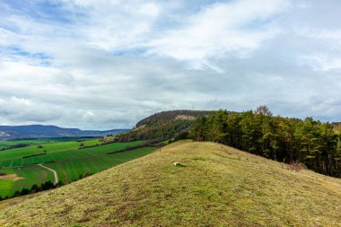 Bernshausen & Urnshausen - Thüringen arasındaki güzel Vorderrhn 'de bahar yürüyüşü