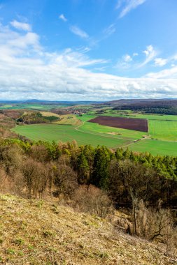 Bernshausen & Urnshausen - Thüringen arasındaki güzel Vorderrhn 'de bahar yürüyüşü