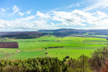Bernshausen & Urnshausen - Thüringen arasındaki güzel Vorderrhn 'de bahar yürüyüşü