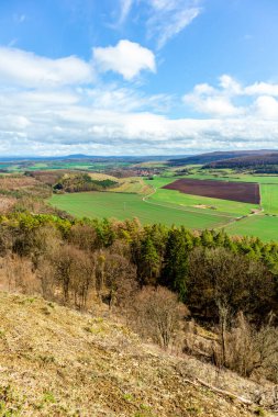 Bernshausen & Urnshausen - Thüringen arasındaki güzel Vorderrhn 'de bahar yürüyüşü