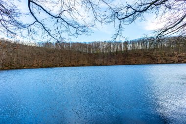Bernshausen & Urnshausen - Thüringen arasındaki güzel Vorderrhn 'de bahar yürüyüşü