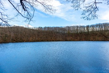Bernshausen & Urnshausen - Thüringen arasındaki güzel Vorderrhn 'de bahar yürüyüşü