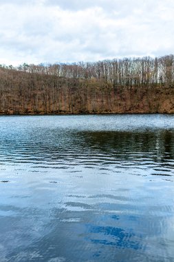 Bernshausen & Urnshausen - Thüringen arasındaki güzel Vorderrhn 'de bahar yürüyüşü