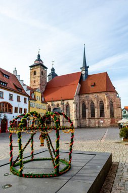 Yarı kereste kaplı Schmalkalden kasabasında bir bahar bisiklet turu tüm yönleriyle - Thüringen - Almanya