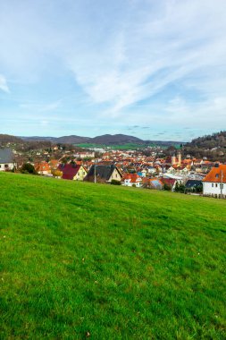 Yarı kereste kaplı Schmalkalden kasabasında bir bahar bisiklet turu tüm yönleriyle - Thüringen - Almanya