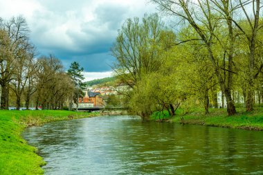 Meiningen - Thüringen - Almanya 'nın muhteşem tiyatro kasabasında bahar yürüyüşü