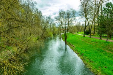 Meiningen - Thüringen - Almanya 'nın muhteşem tiyatro kasabasında bahar yürüyüşü