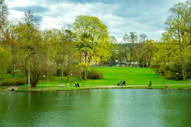 Meiningen - Thüringen - Almanya 'nın muhteşem tiyatro kasabasında bahar yürüyüşü