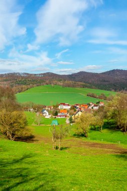 Yarı kereste kaplı Schmalkalden kasabasında bir bahar bisiklet turu tüm yönleriyle - Thüringen - Almanya