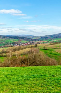 Yarı kereste kaplı Schmalkalden kasabasında bir bahar bisiklet turu tüm yönleriyle - Thüringen - Almanya