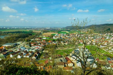 Donaustauf - Bavyera yakınlarındaki Tuna Deltası 'nda bahar yürüyüşü Almanya