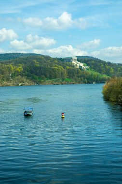 Donaustauf - Bavyera yakınlarındaki Tuna Deltası 'nda bahar yürüyüşü Almanya