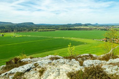 Bad Schandau yakınlarındaki Schrammsteinen 'e kısa bir akşam yürüyüşü - Sakson İsviçre - Almanya