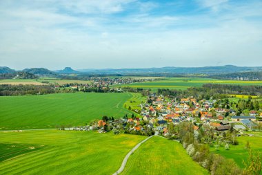 Bad Schandau yakınlarındaki Schrammsteinen 'e kısa bir akşam yürüyüşü - Sakson İsviçre - Almanya