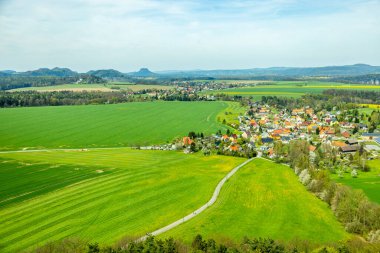 Bad Schandau yakınlarındaki Schrammsteinen 'e kısa bir akşam yürüyüşü - Sakson İsviçre - Almanya