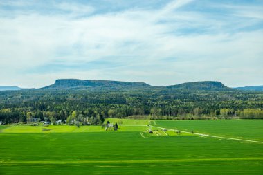 Bad Schandau yakınlarındaki Schrammsteinen 'e kısa bir akşam yürüyüşü - Sakson İsviçre - Almanya