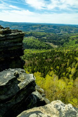 Bad Schandau yakınlarındaki Schrammsteinen 'e kısa bir akşam yürüyüşü - Sakson İsviçre - Almanya