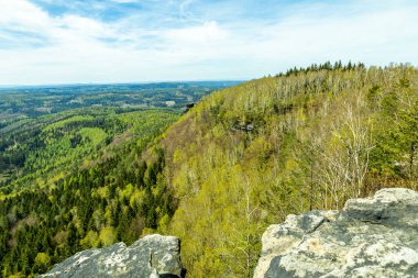 Bad Schandau yakınlarındaki Schrammsteinen 'e kısa bir akşam yürüyüşü - Sakson İsviçre - Almanya