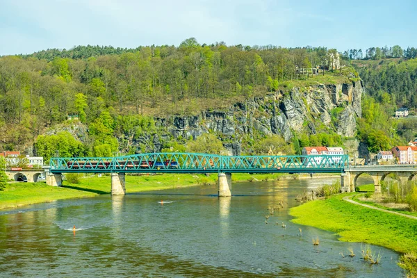 美丽的春天漫步在捷克边境城镇德金 沿着易北河 波希米亚瑞士 捷克共和国 — 图库照片