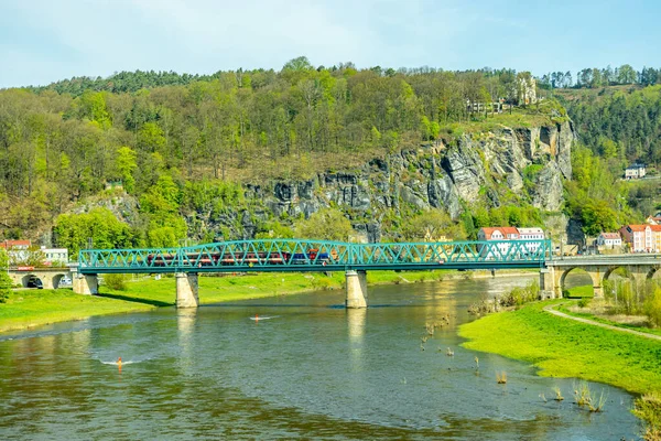 Schöner Frühlingsspaziergang Der Tschechischen Grenzstadt Decin Entlang Der Elbe Böhmische — Stockfoto