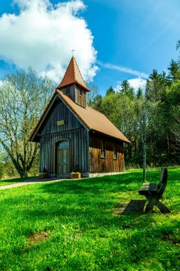 Wasserkuppe - Hesse - Almanya çevresindeki güzel Rhn dağlarında bahar yürüyüşü