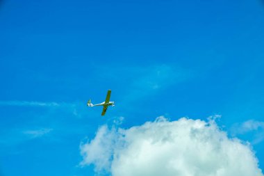 Wasserkuppe - Hesse - Almanya çevresindeki güzel Rhn dağlarında bahar yürüyüşü