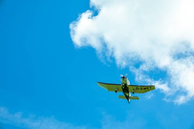 Wasserkuppe - Hesse - Almanya çevresindeki güzel Rhn dağlarında bahar yürüyüşü