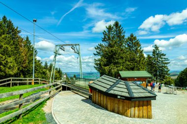 Wasserkuppe - Hesse - Almanya çevresindeki güzel Rhn dağlarında bahar yürüyüşü
