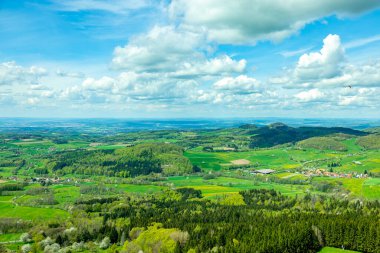 Wasserkuppe - Hesse - Almanya çevresindeki güzel Rhn dağlarında bahar yürüyüşü