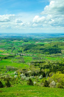 Wasserkuppe - Hesse - Almanya çevresindeki güzel Rhn dağlarında bahar yürüyüşü