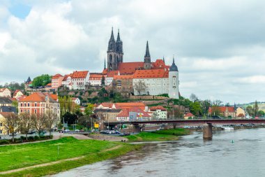 Meien 'den Dresden' e, Bad Schandau - Saksonya - Almanya üzerinden Elbe Bisiklet Yolu boyunca güzel bir bahar turu.