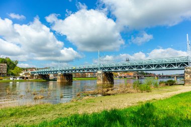 Meien 'den Dresden' e, Bad Schandau - Saksonya - Almanya üzerinden Elbe Bisiklet Yolu boyunca güzel bir bahar turu.