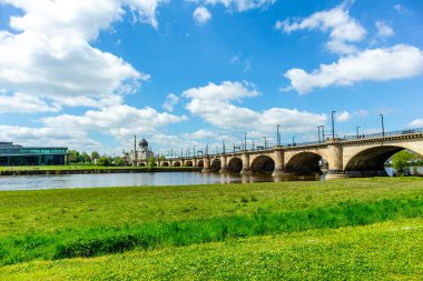 Meien 'den Dresden' e, Bad Schandau - Saksonya - Almanya üzerinden Elbe Bisiklet Yolu boyunca güzel bir bahar turu.