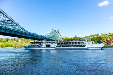 Meien 'den Dresden' e, Bad Schandau - Saksonya - Almanya üzerinden Elbe Bisiklet Yolu boyunca güzel bir bahar turu.