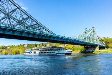 Meien 'den Dresden' e, Bad Schandau - Saksonya - Almanya üzerinden Elbe Bisiklet Yolu boyunca güzel bir bahar turu.