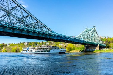 Meien 'den Dresden' e, Bad Schandau - Saksonya - Almanya üzerinden Elbe Bisiklet Yolu boyunca güzel bir bahar turu.