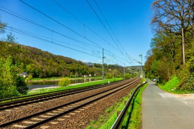 Meien 'den Dresden' e, Bad Schandau - Saksonya - Almanya üzerinden Elbe Bisiklet Yolu boyunca güzel bir bahar turu.
