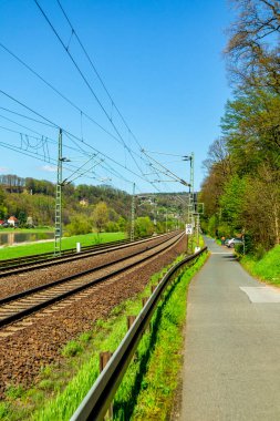 Meien 'den Dresden' e, Bad Schandau - Saksonya - Almanya üzerinden Elbe Bisiklet Yolu boyunca güzel bir bahar turu.