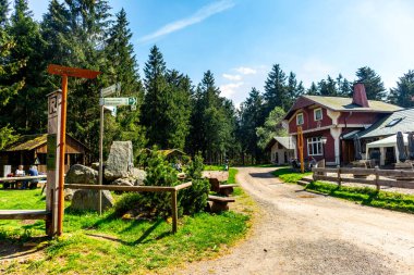 Rennsteig boyunca Hrschel ve Blankenstein arasındaki ilk adımlar güzel bahar zamanı - Thüringen - Almanya