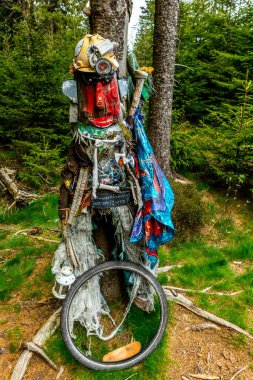 Rennsteig boyunca Hrschel ve Blankenstein arasındaki ilk adımlar güzel bahar zamanı - Thüringen - Almanya